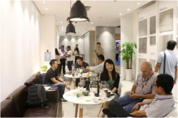 “House Warming Party”费罗娜水泥砖派对